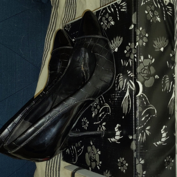 Vera Wang Black Heels - Picture 3 of 9